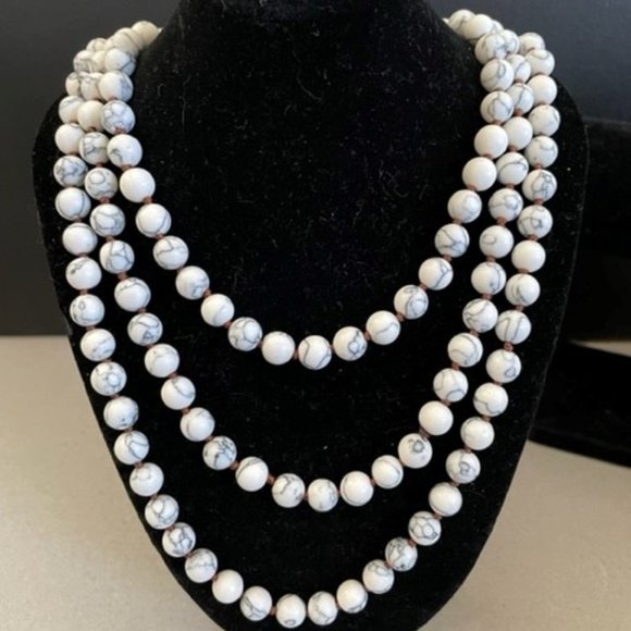 Howlite Hand Knotted 58" Flapper Length Beaded Necklace Gorgeous Vintage - Picture 3 of 14